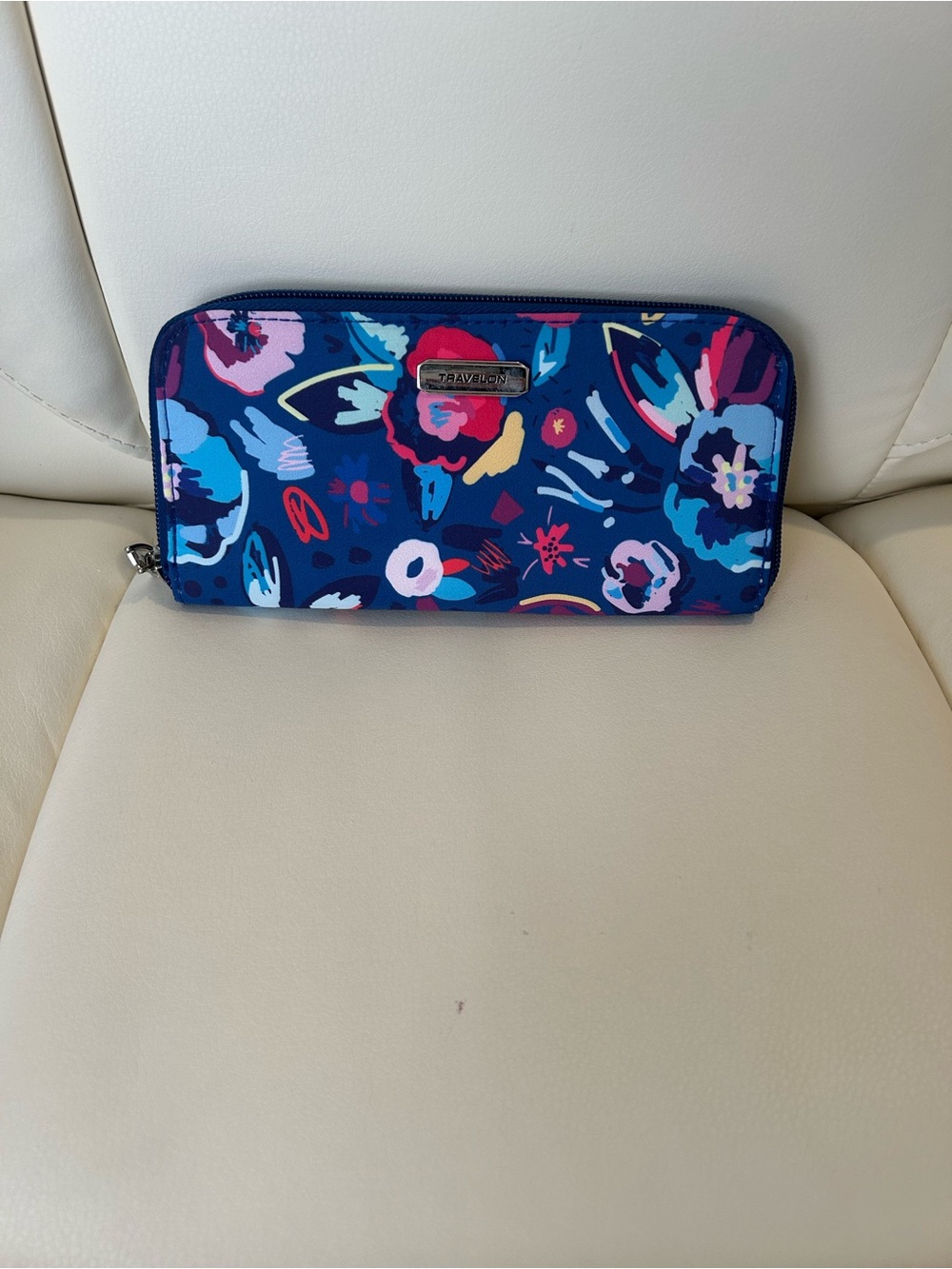 Travelon RFID-blocking Navy Multi Floral Zip Wallet